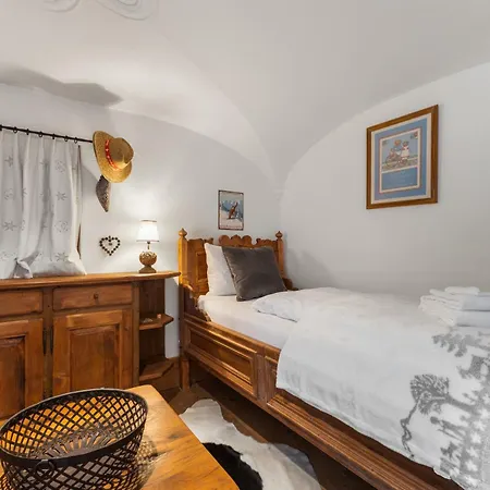 Chalet Chesa Collina With Sauna La Punt-Chamues-ch